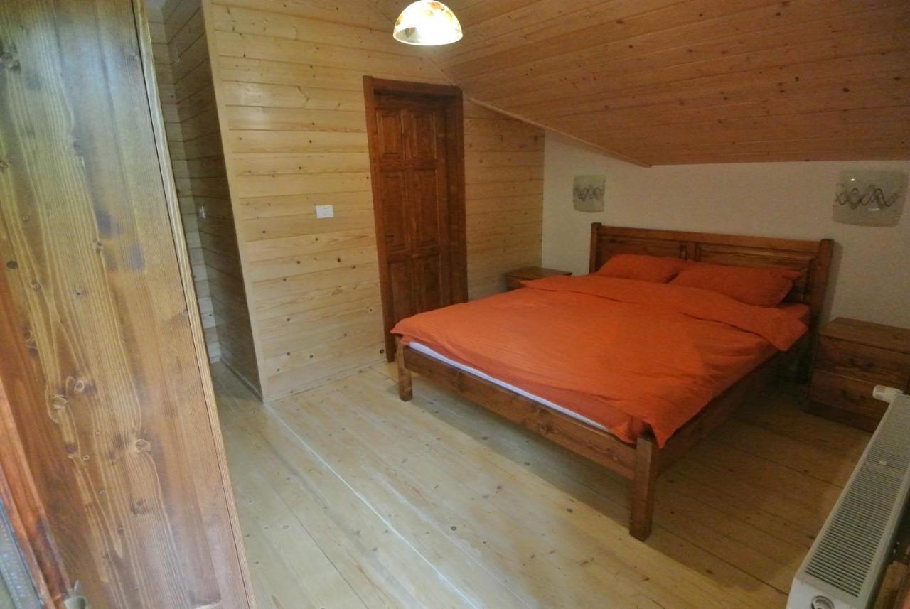 Chalet By The River Valiug Exterior photo